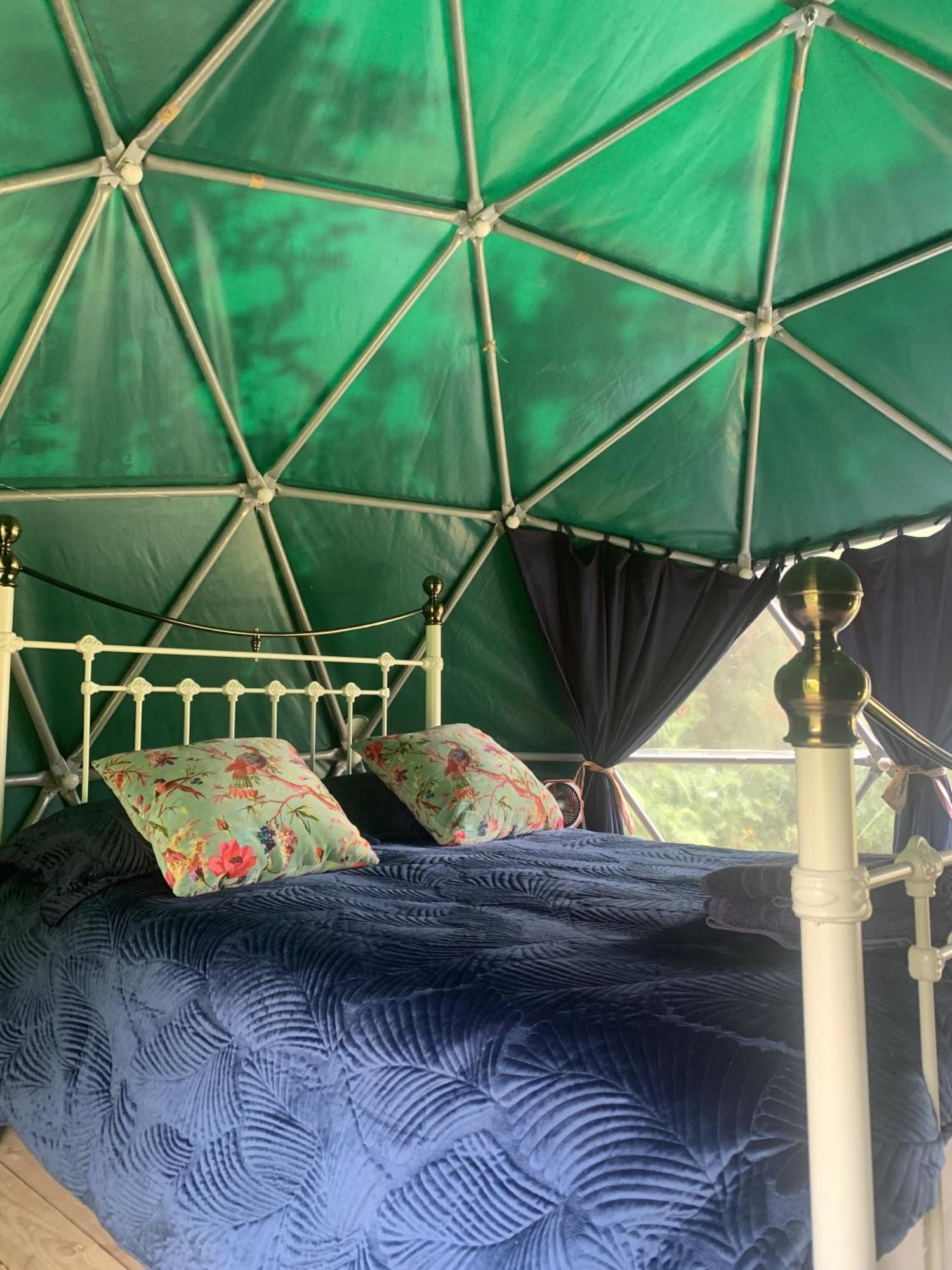 Hotel Ceridwen Glamping, double decker bus&Yurts Llandysul Exterior foto