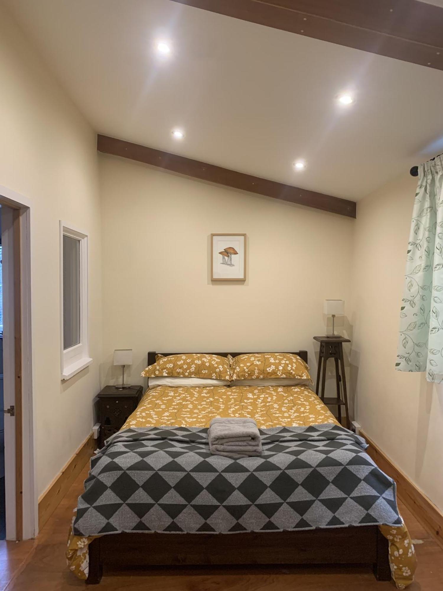 Hotel Ceridwen Glamping, double decker bus&Yurts Llandysul Exterior foto