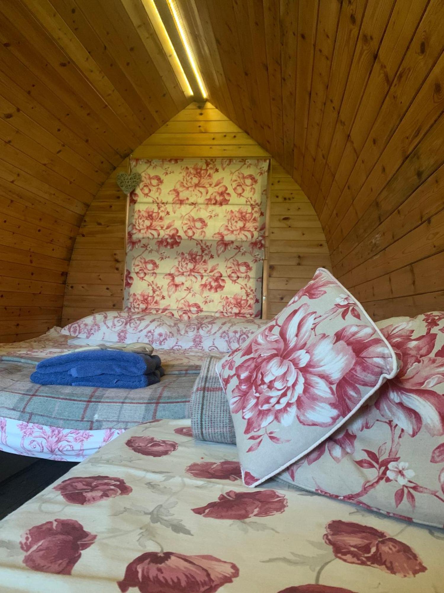 Hotel Ceridwen Glamping, double decker bus&Yurts Llandysul Exterior foto